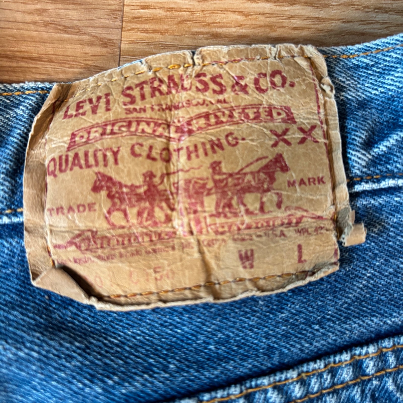 VTG Levi’s 501 Jeans 80s High Waisted Tapered Women’s 28×28 Med Wash Made in USA