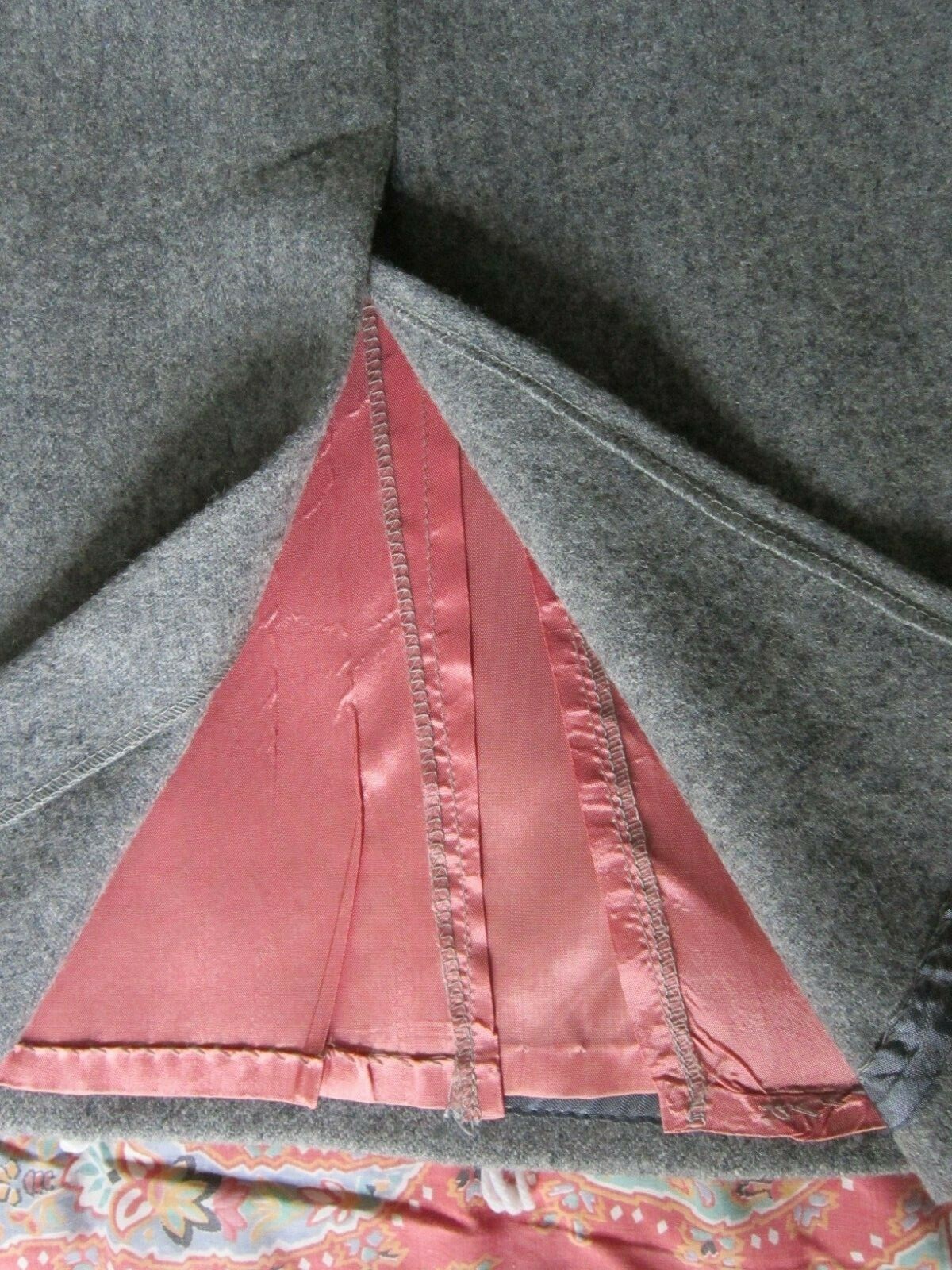 Gray Wool Pencil Skirt-Calf Length-Carson Pirie Scott-Size18-Lined-Back Zipper