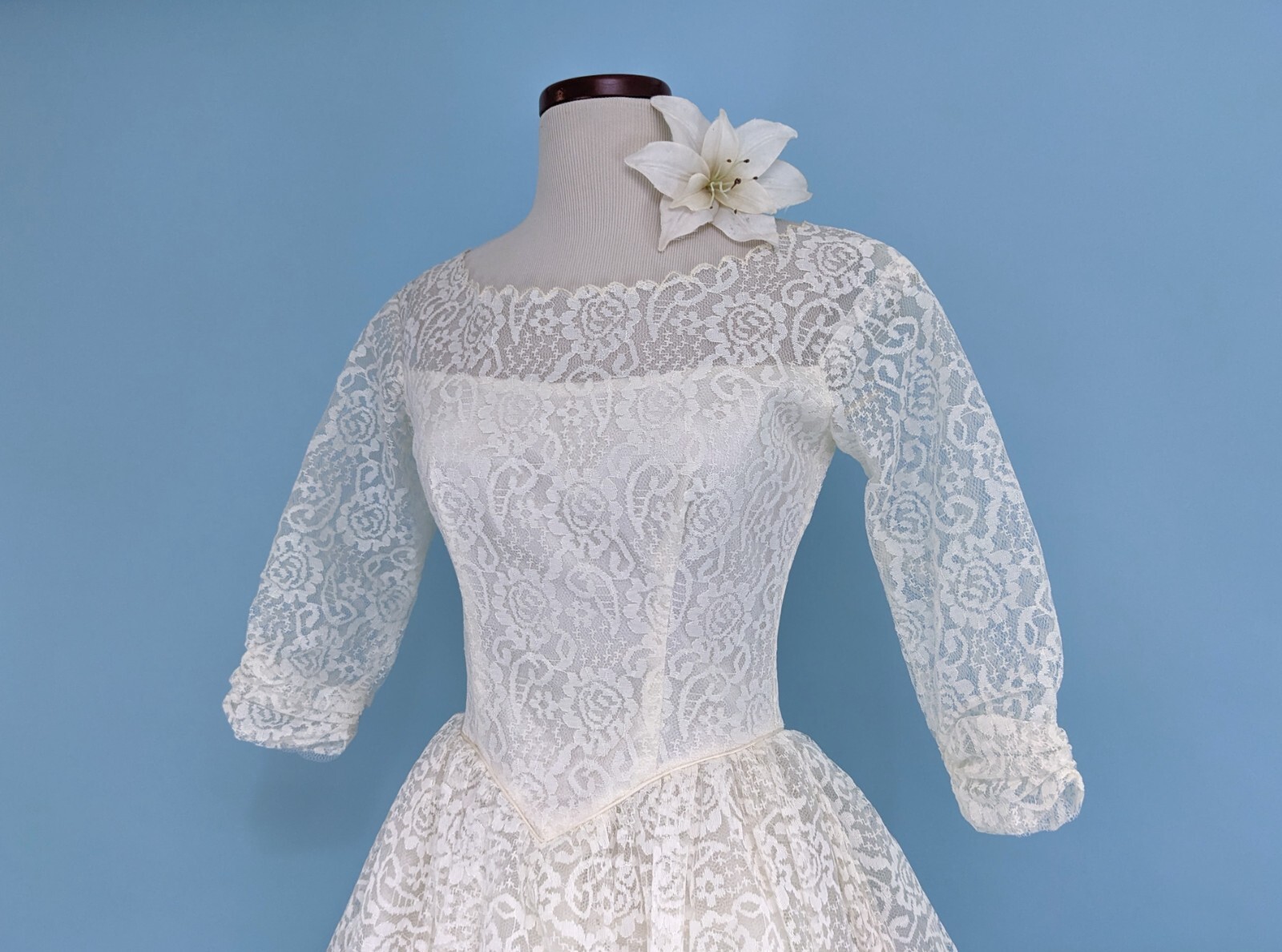 Vintage 1950s 50s Mint Condition Lace and Tulle Ivory Long Sleeve Wedding Dress
