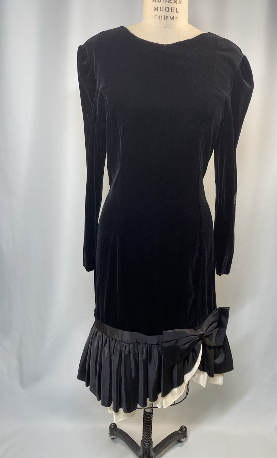 Vintage Dress SIZE LARGE black velvet sheath ruffle JESSICA COLE 80s 90s