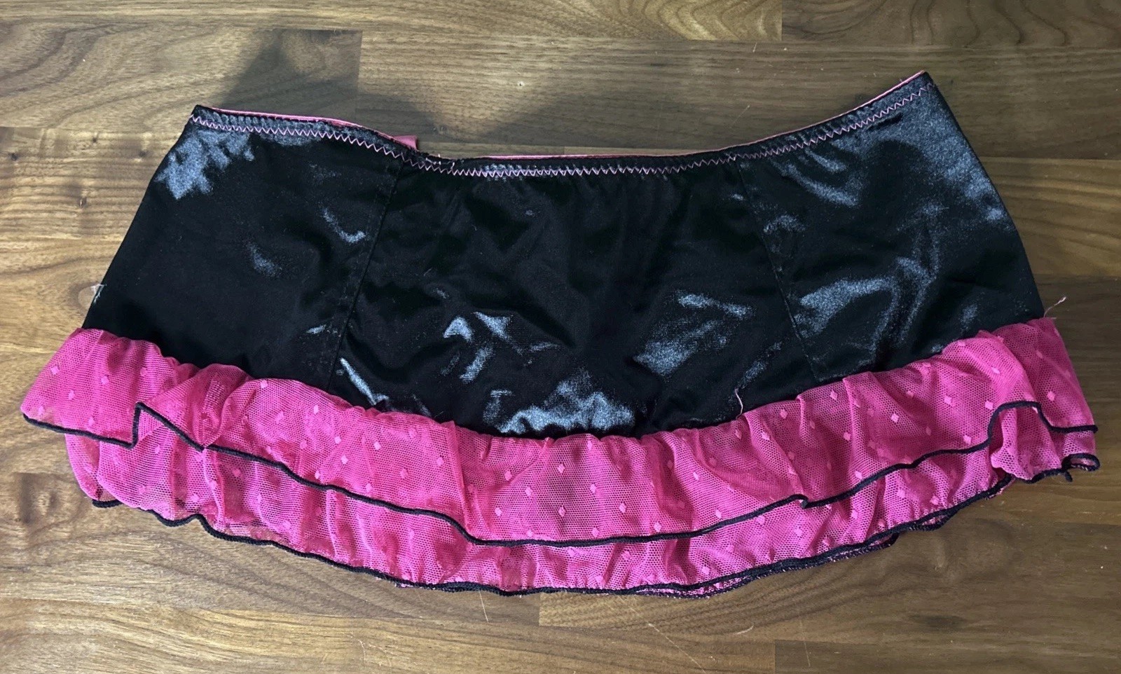 Vtg HOTKISS Hot Pink Black Skirted Thong Panties Sz M Second Skin Pinup Ruffles