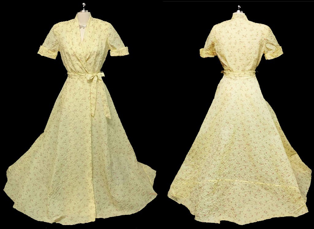 VINTAGE 40s / ‘50s ORIGINAL PAULETTE FLORAL SEERSUCKER GRAND SWEEP DRESSING GOWN