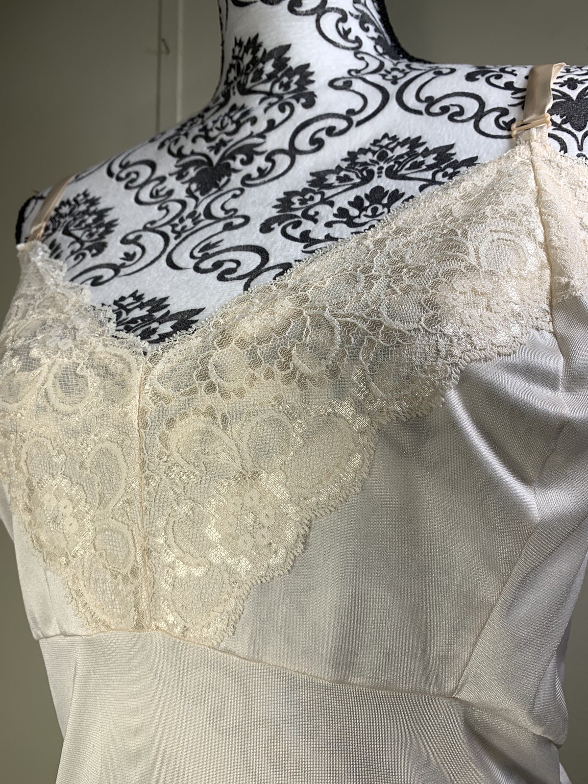Vintage Dixie Belle Slip Dress 42 XL Silkie Smooth Femme Chantilly Lace #4514