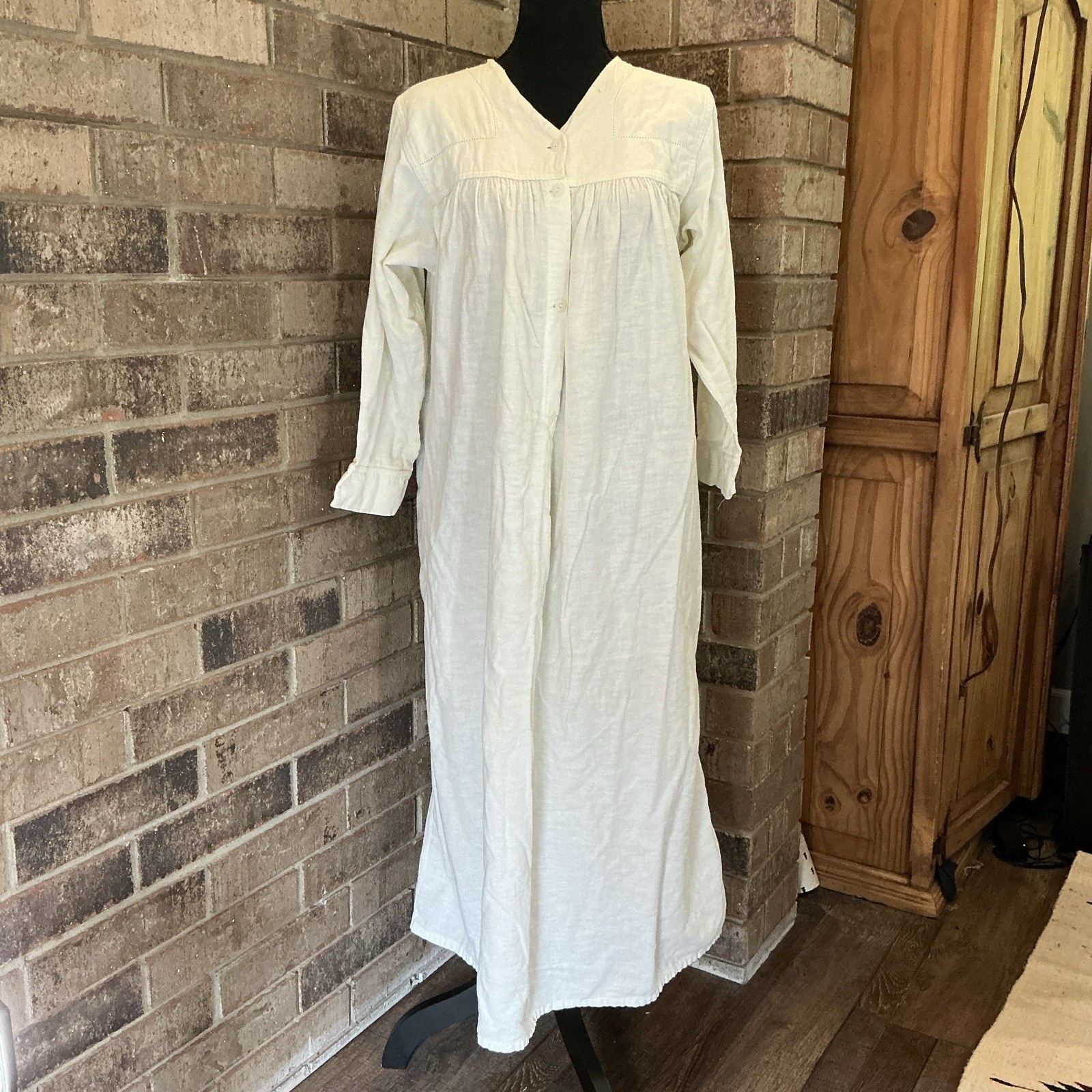Antique Victorian Cotton Nightgown Women’s Size L V-Neck Button Front Gown #24F4
