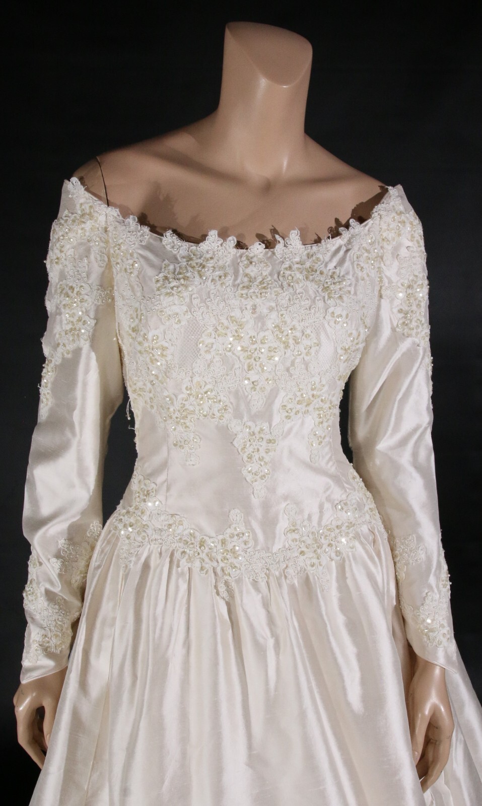 Unbranded Vintage 80s 90s Alencon Lace Long Sleeve Wedding Dress with Train 12