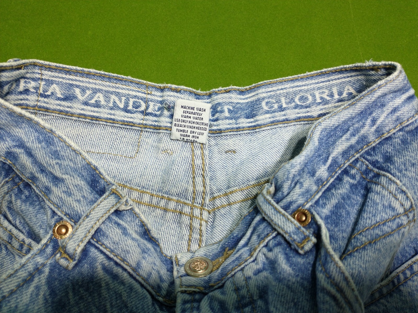 Vtg Y2K Gloria Vanderbilt Sz 8 Stone Wash High Waisted Denim Mom Shorts 24×7