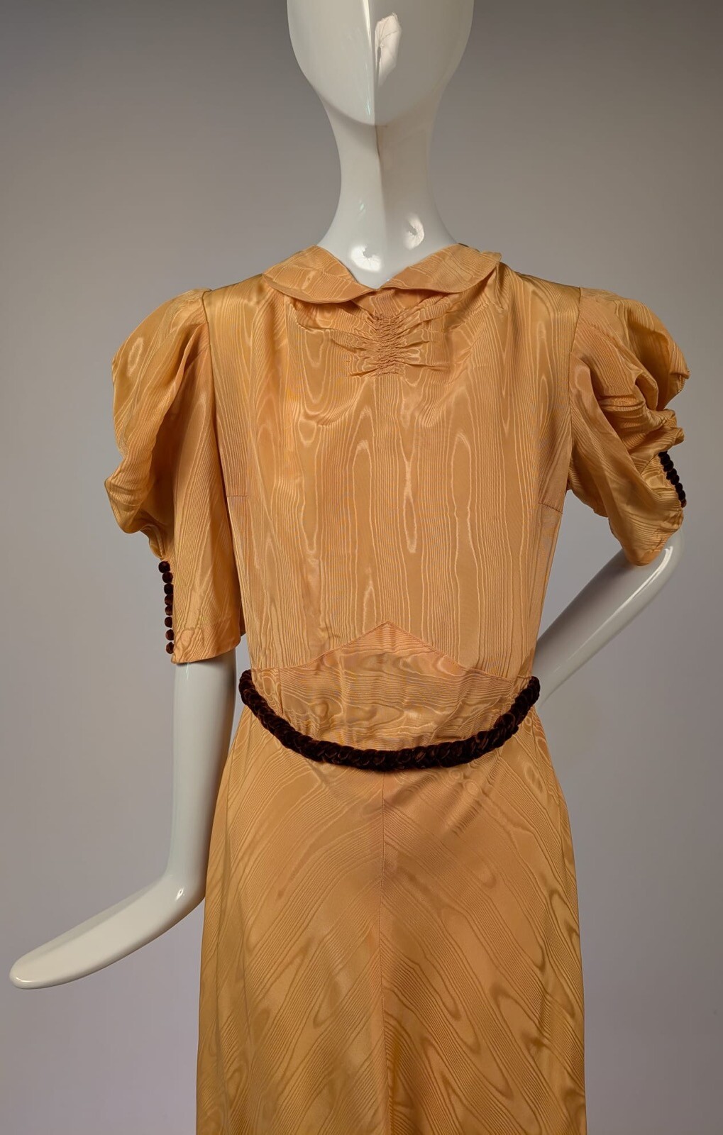 1930’S YELLOW WATERED MOIRE LONG DRESS W PUFF SLEEVES + VELVET + TRAINING REAR