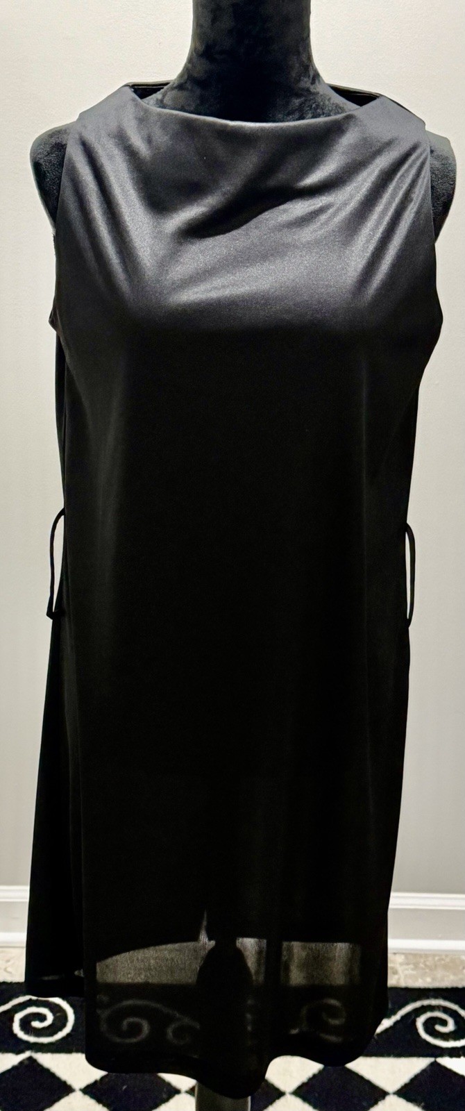 Vintage 1970s Women’s Diamond Run Black Sleeveless Shift Dress