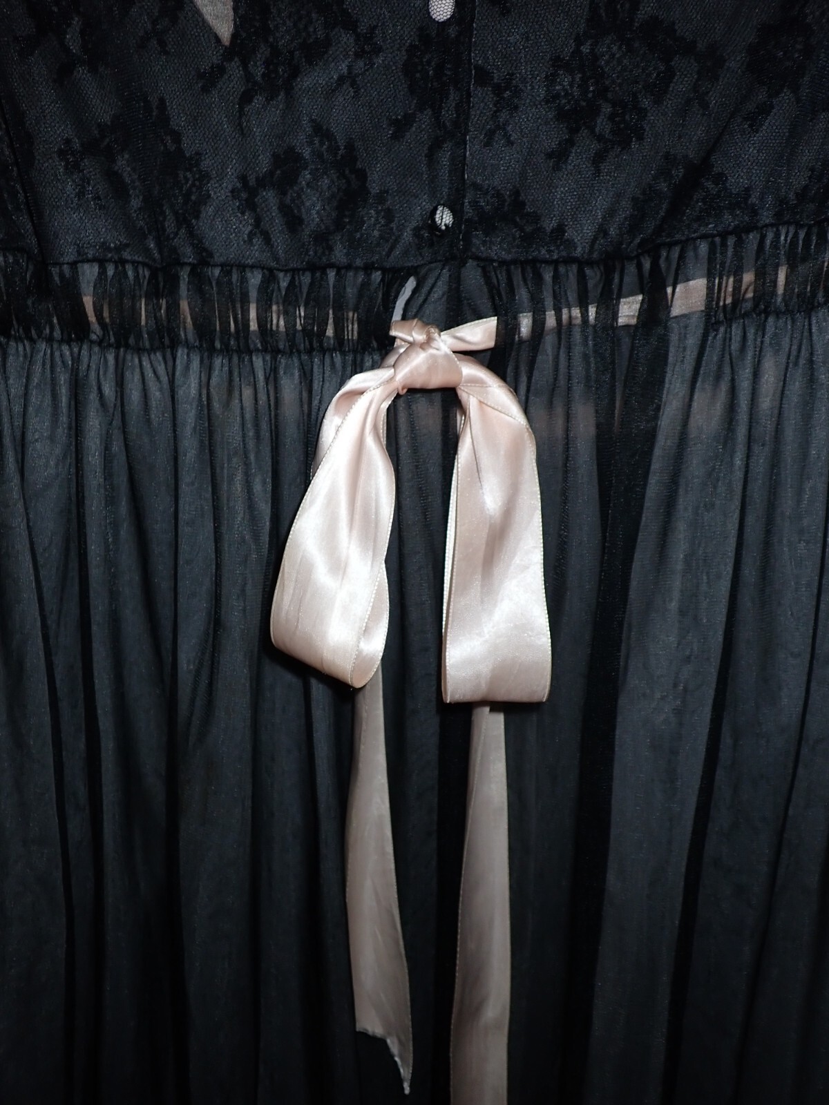 Vintage EYEFUL by „FLAUMS” Medium M PEIGNOIR Robe Cover Black & Pink Ribbon