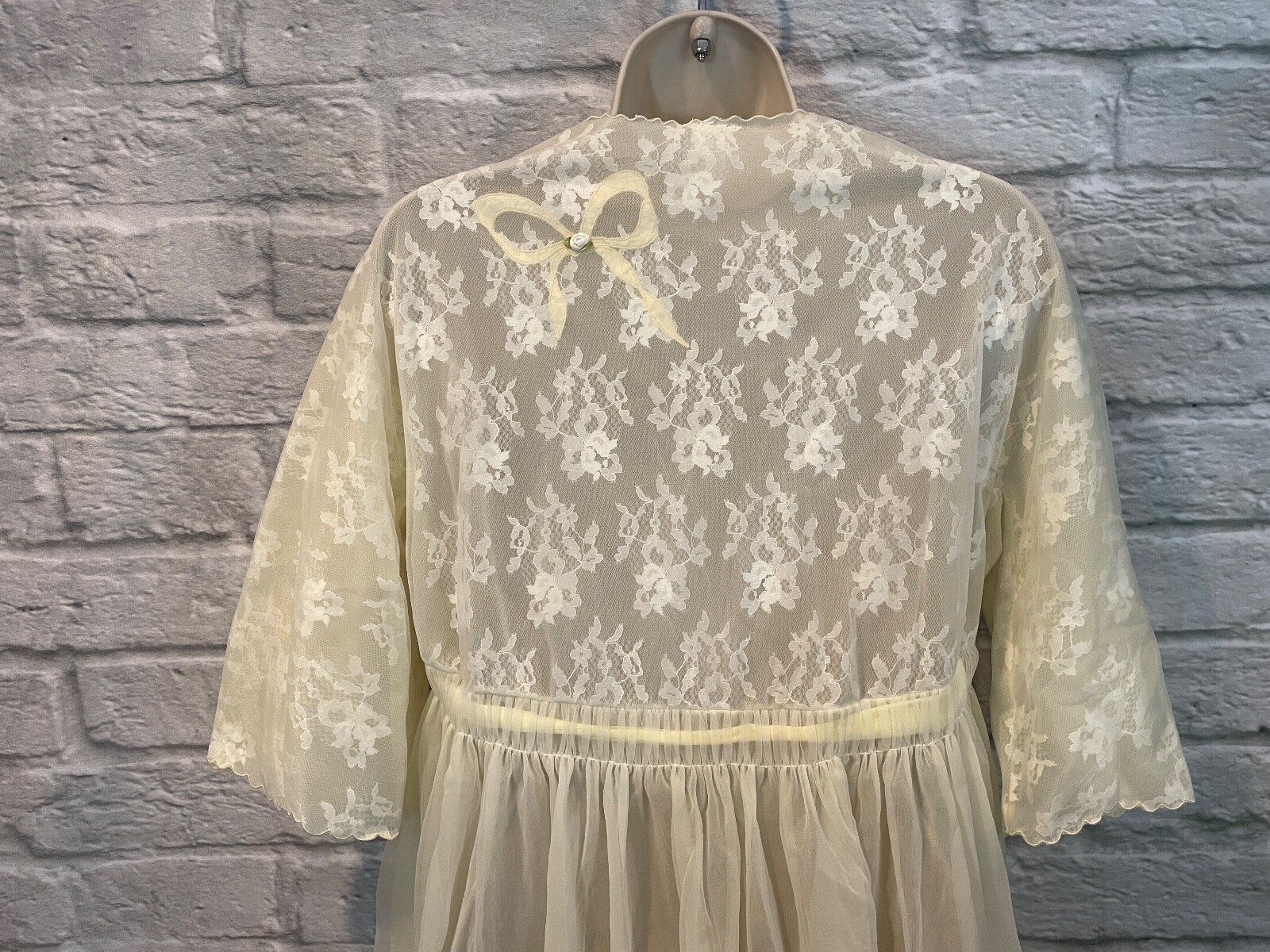Vintage Eyeful by The Flaums Lord &Taylor Yellow Chiffon Lace Robe Peignor Sz M