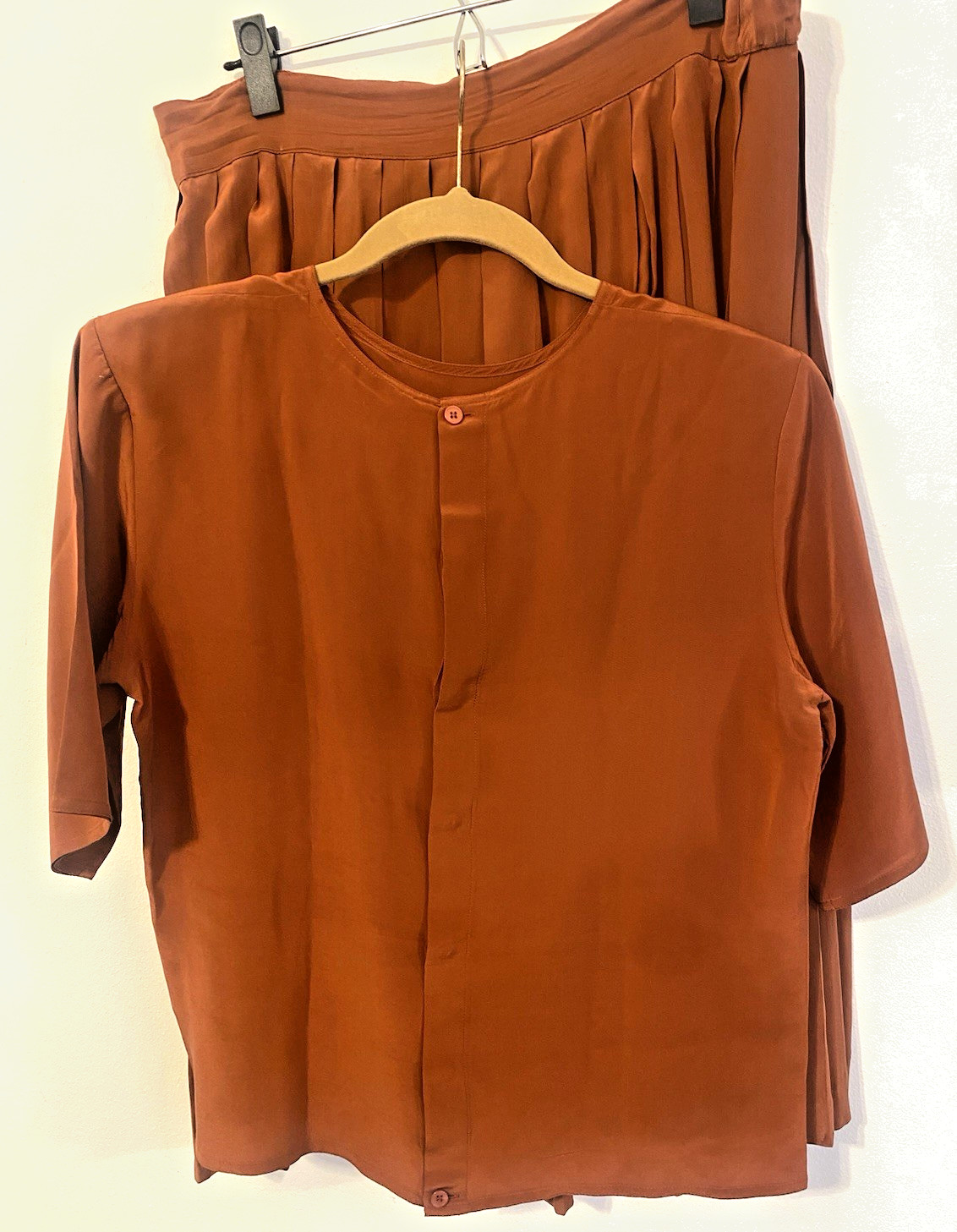 Garfinckel’s Vintage Silk Rust 2 Piece Co-ord Set_Pleated Skirt/Top, Size L