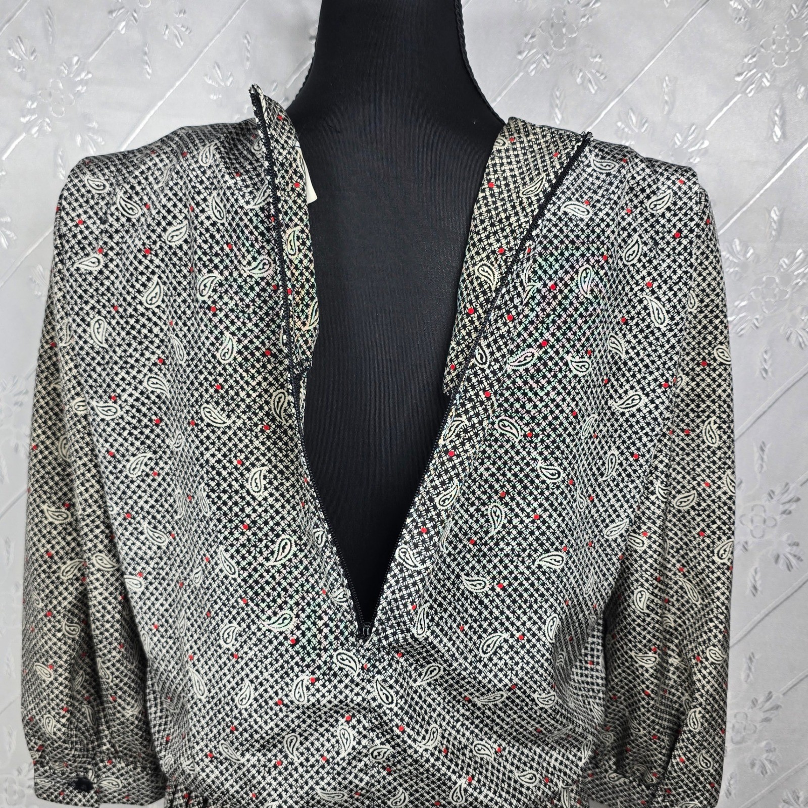 VLP Petites Vintage 80s Paisley Pleated Midi Dress Black Red White Size 4 USA