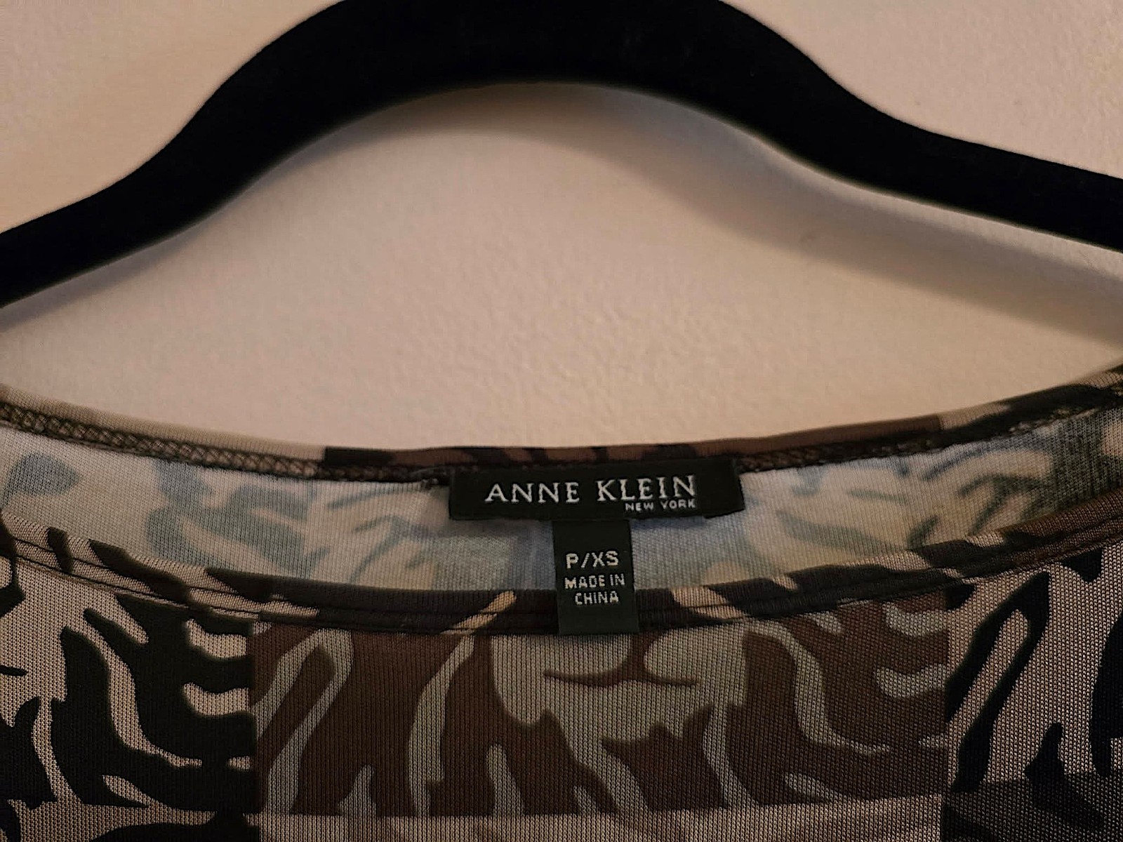 ANNE KLEIN VINTAGE Signature Logo LION Motif Silk Knit Long Sleeve Top Size P/XS