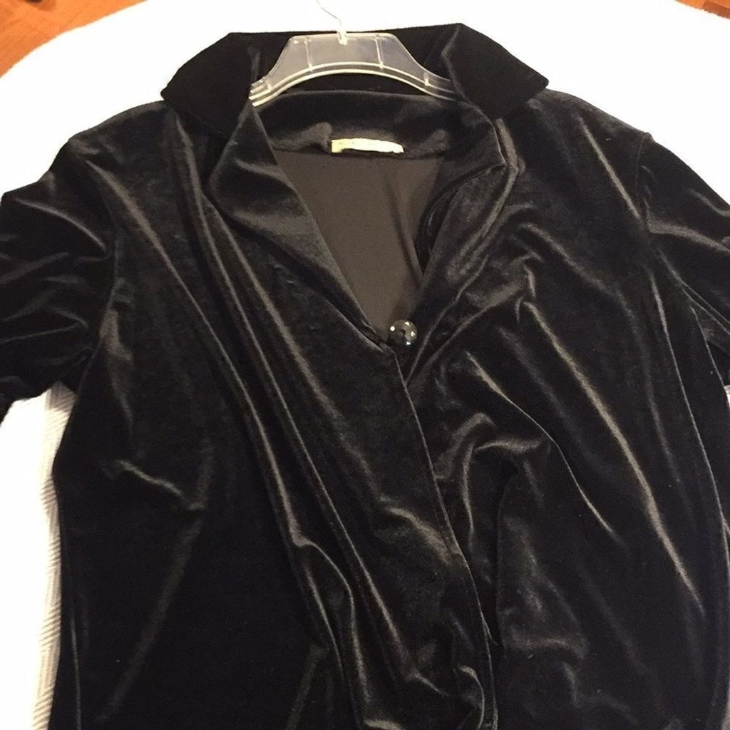VINTAGE BLACK Velvet Robe Large, Susan Lawrence, Pit to Pit 23”Preworn