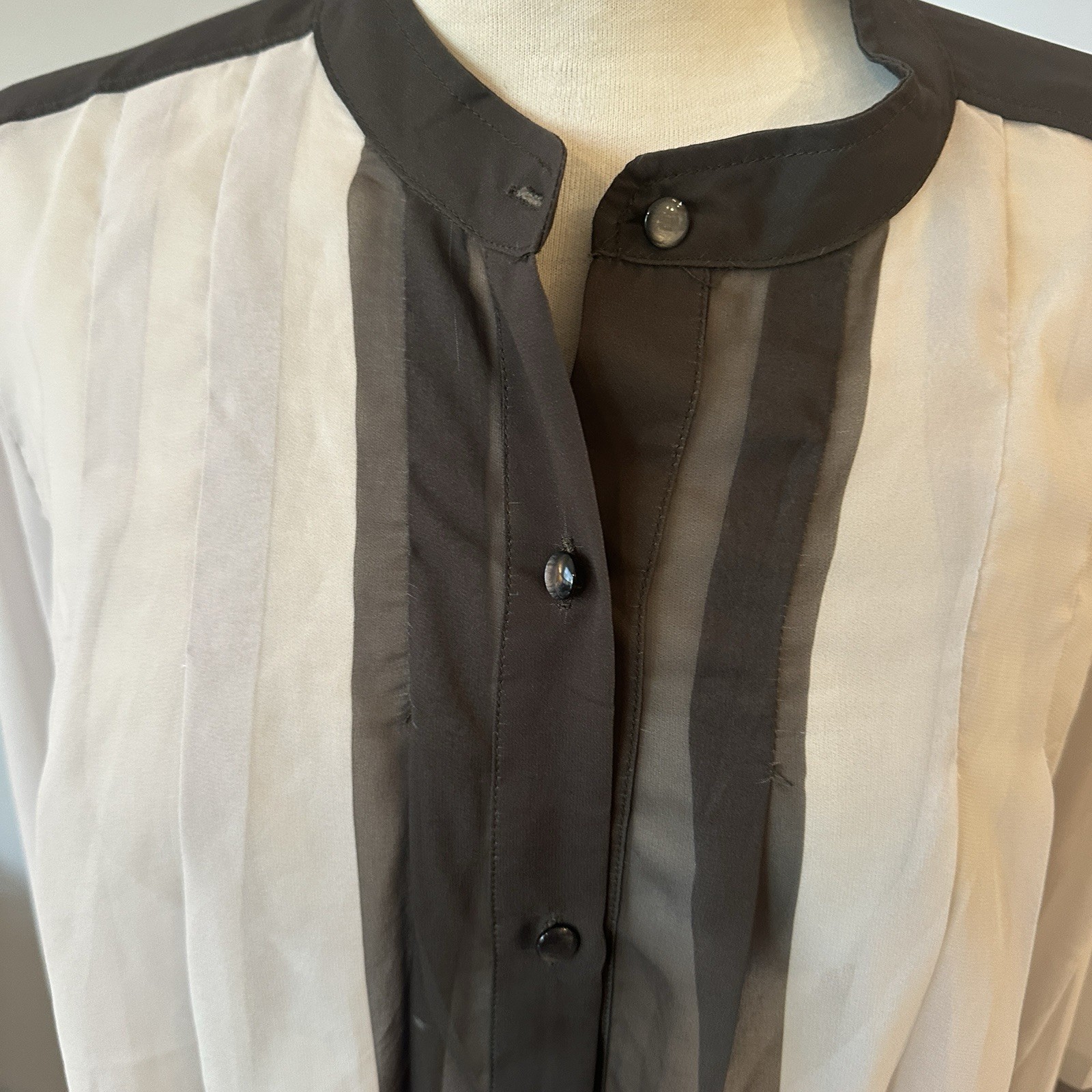 Women’s XL olive green and ivory sheer long sleeve blouse