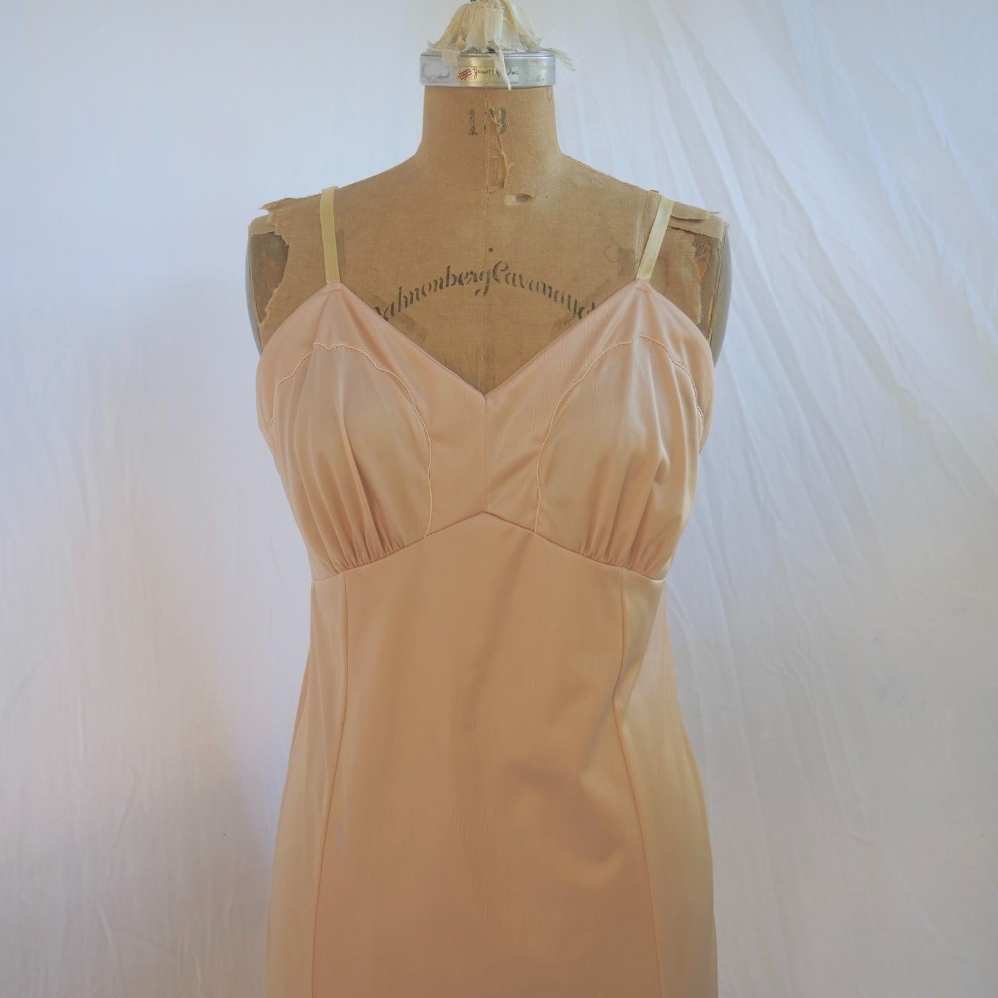 vtg WONDER MAID Nude Nylon Full Slip Dress Scalloped Embroidery USA Mod 36 M/L