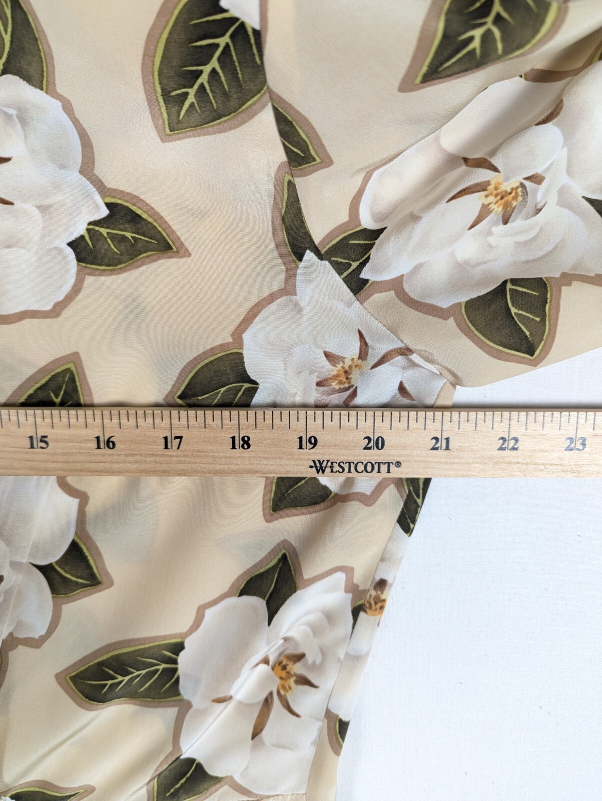 Vintage Dana Buchman Silk Floral Blouse Womens 10 Camp Collar Magnolia
