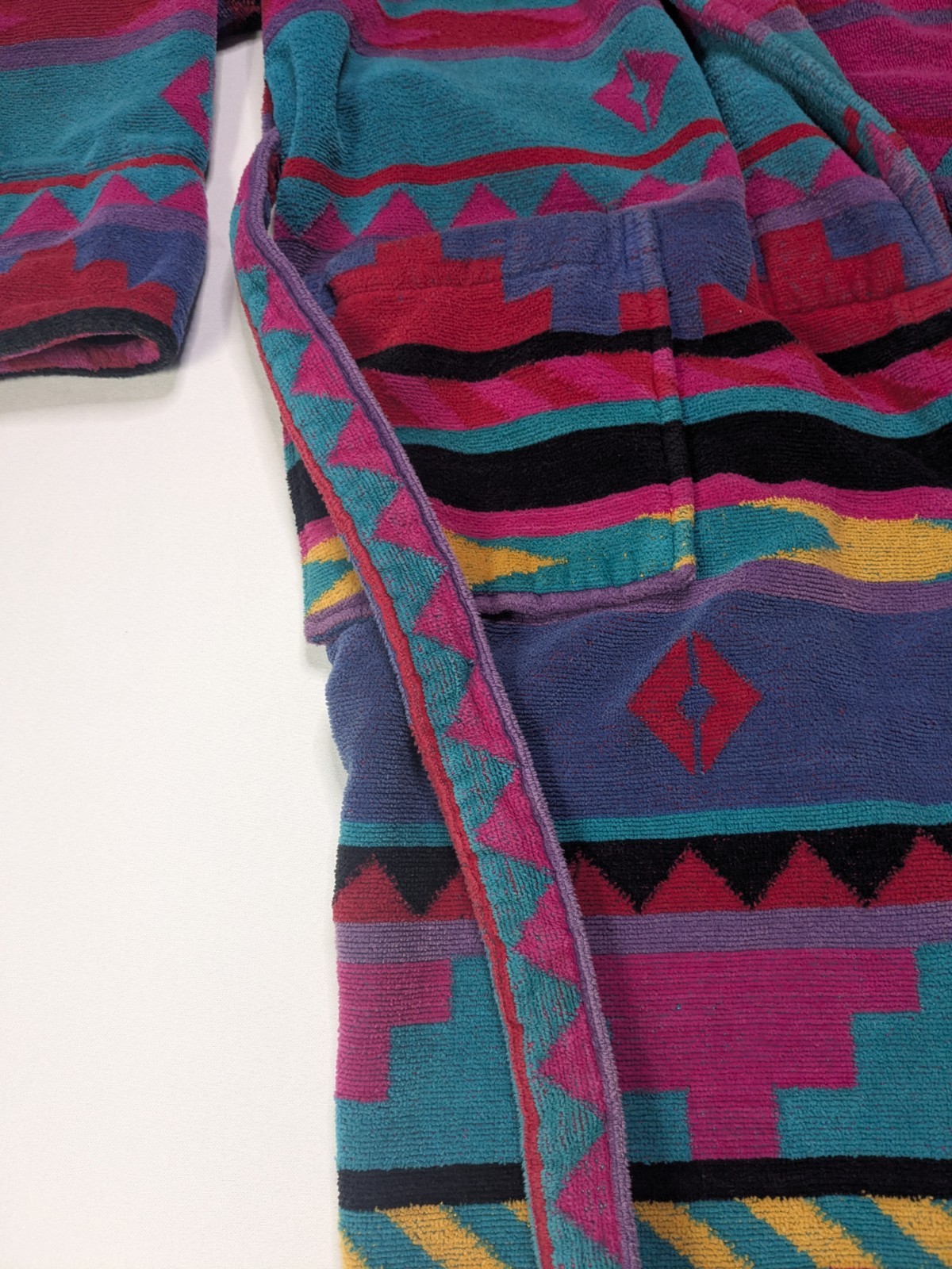 VTG TJ Lawford Bathrobe Bold Southwestern Aztec Tribal Belted Pockets Size M