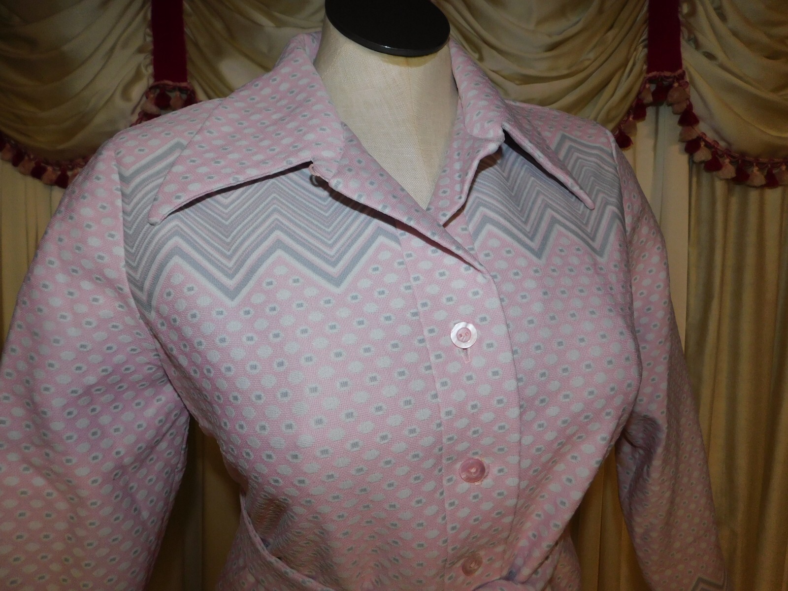 Vintage Pink Gray White Poly Dress w/ Belt SERBIN Waist 36″ )*