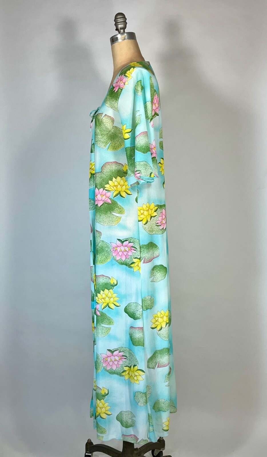 Vintage 1960’s semi-sheer lightweight robe cover-up with lily pad & lilies print
