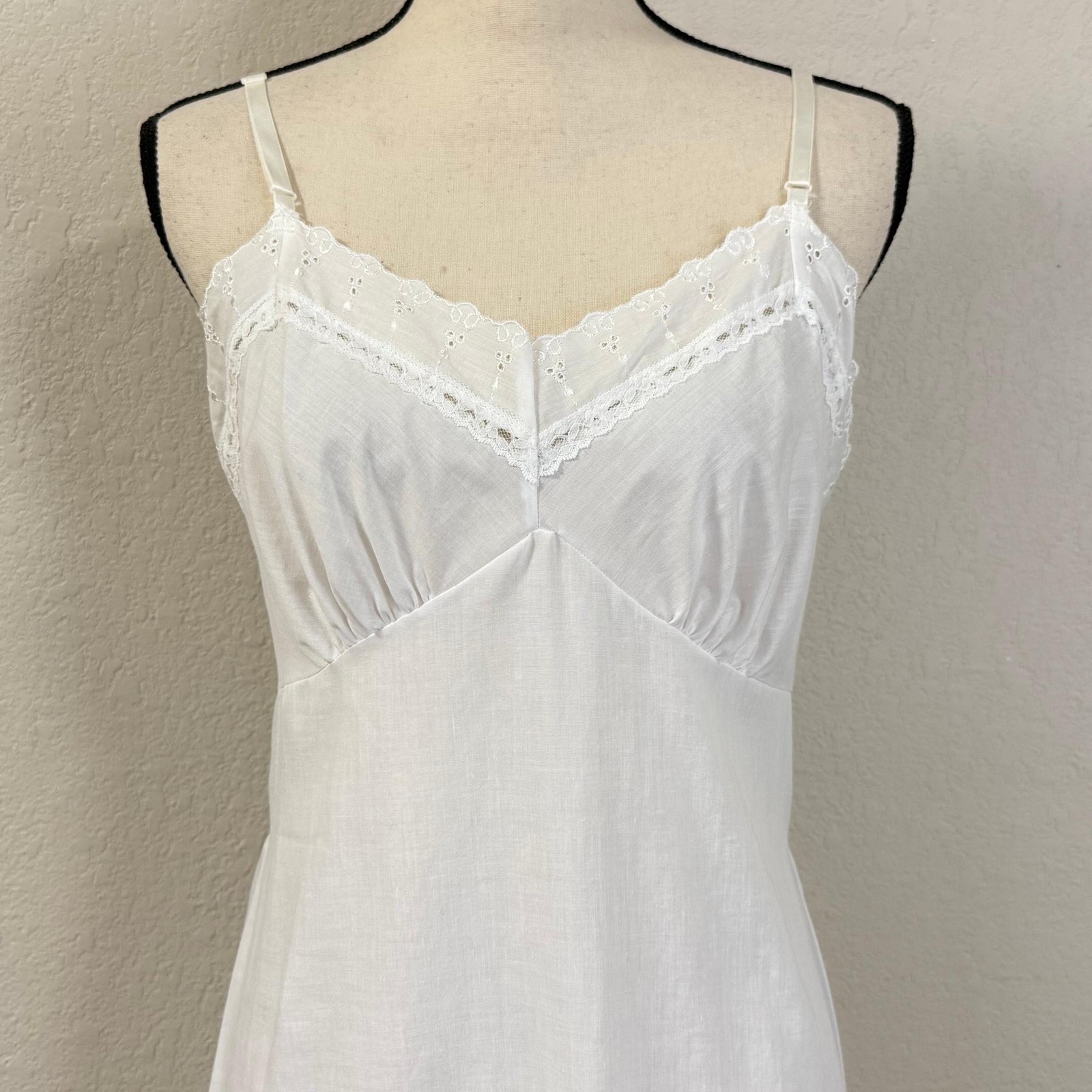Vintage White Eyelet Lace Trim Full Cotton Slip Size 36 Medium