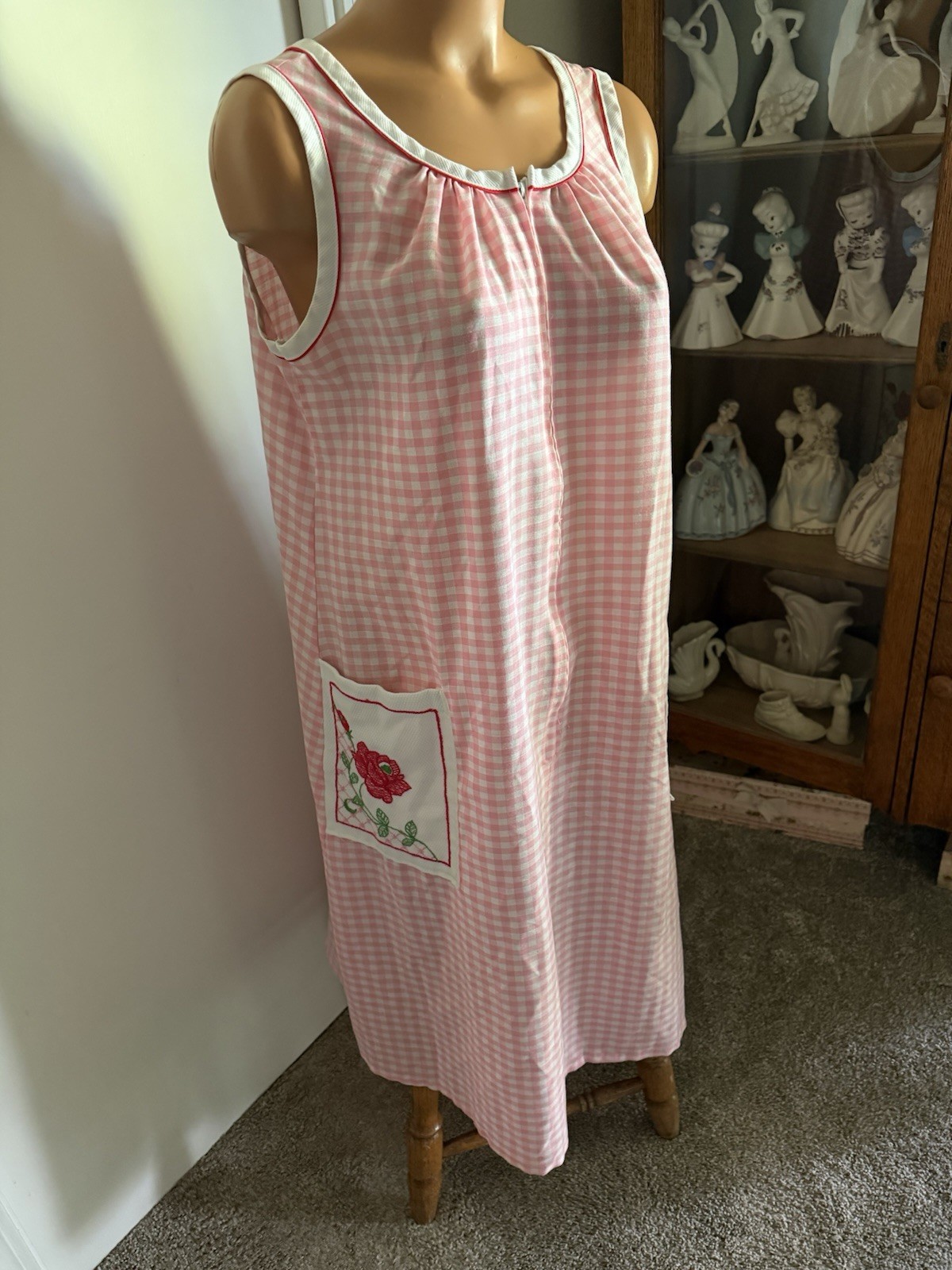 VTG 70’s KOMAR PINK CHECK W/EMBROIDERED POCKETS COTTON BLEND ZIP-UP LOUNGER SZ M