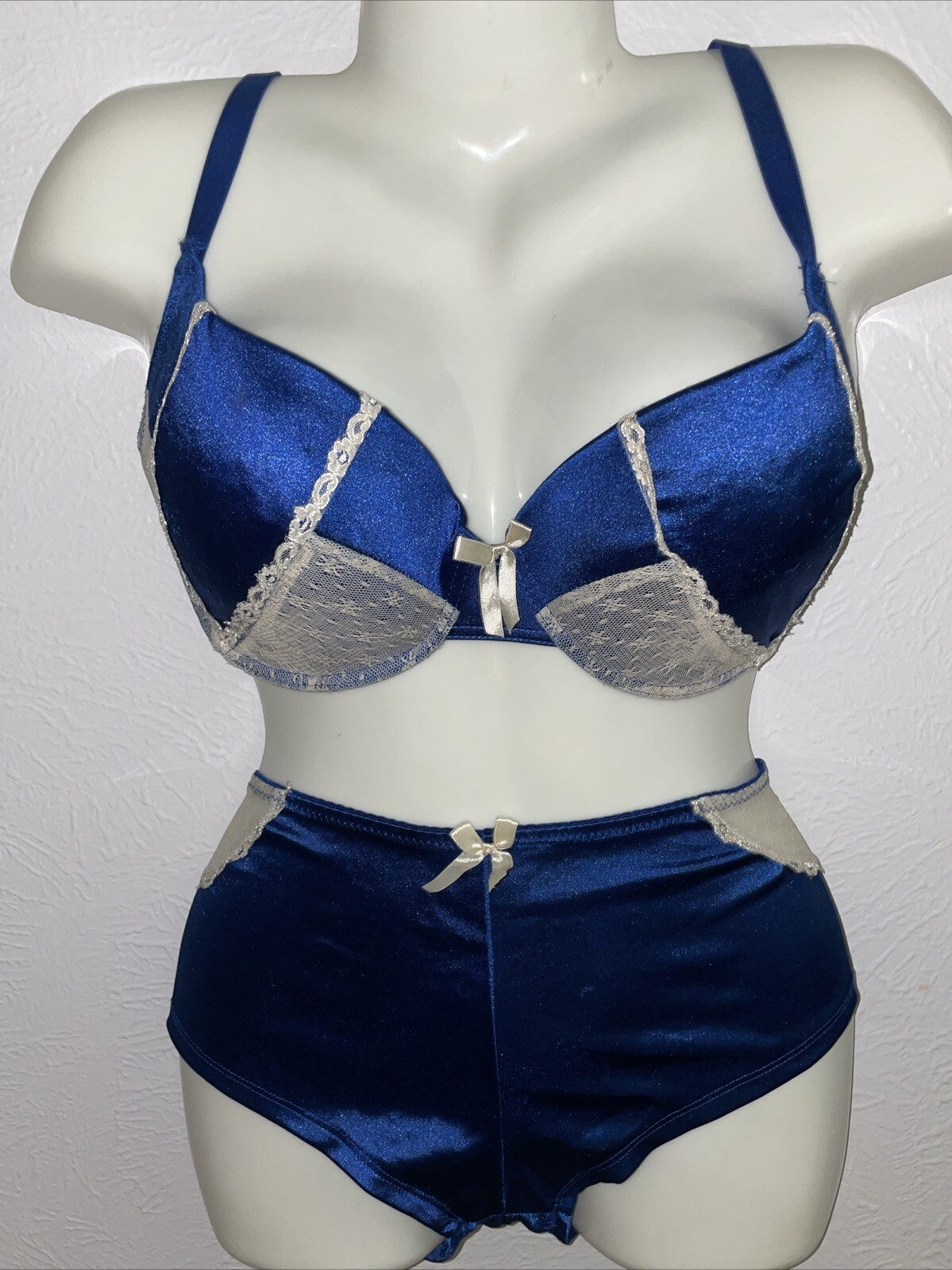 Vtg Second Skin Satin Bra & Panties Set Sissy Shiny Panty 32C Lace
