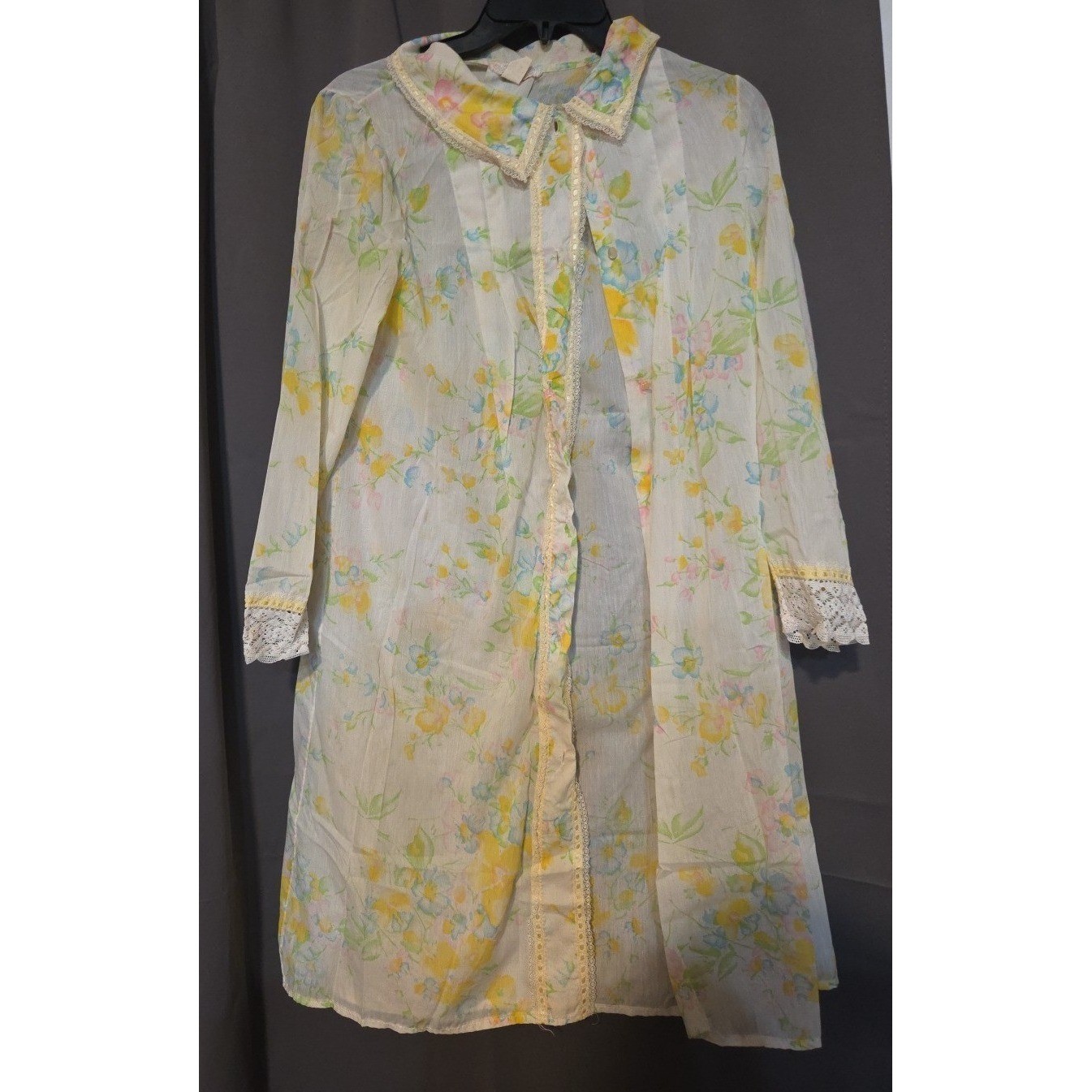 Barbizon Blendaire Batiste Floral Lace Trim Nightgown, Woman’s Small, USA Made