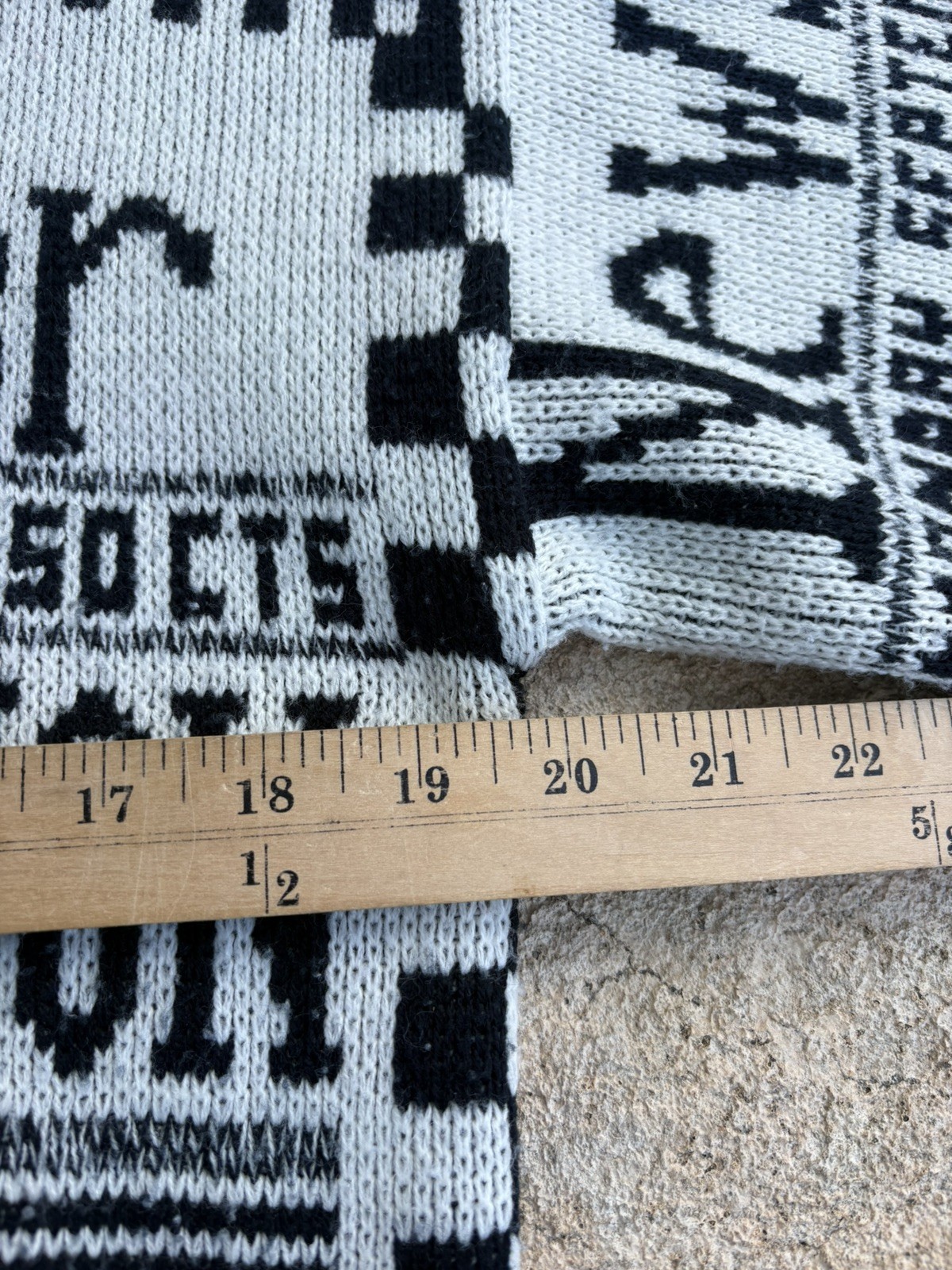 80s Vintage Prezzia Pop Black White Newspaper Print Thick Pullover Sweater Sz M