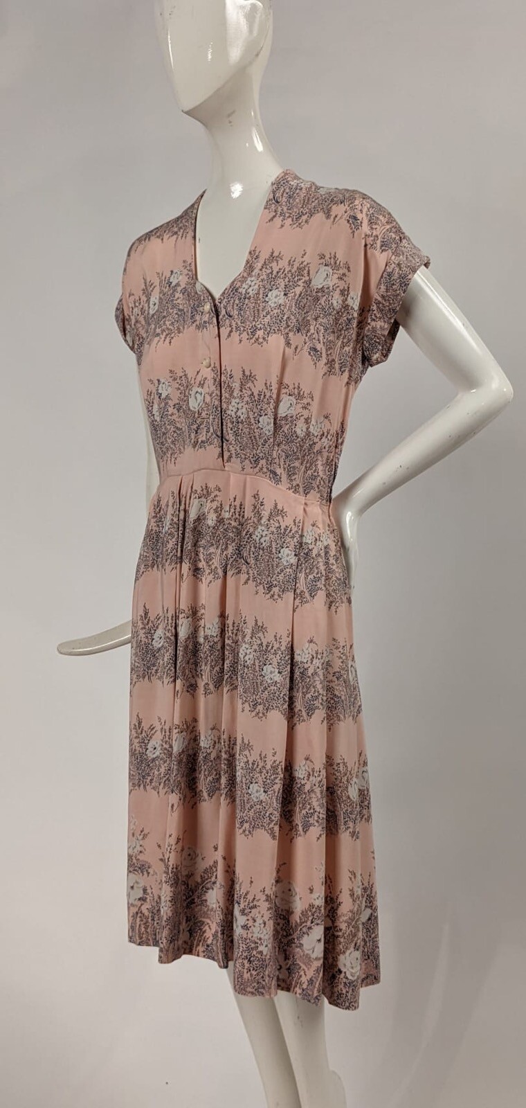 VINTAGE 1940’S STRIPE FLORAL PRINT RAYON DRESS W BUTTON FRONT