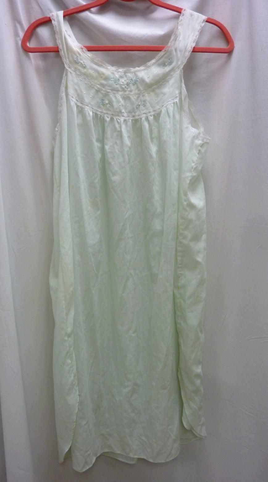 VINTAGE BARBIZON SLEEVELESS NIGHTGOWN LACEEMBROIDERY PALE GREEN SHEER SMALL