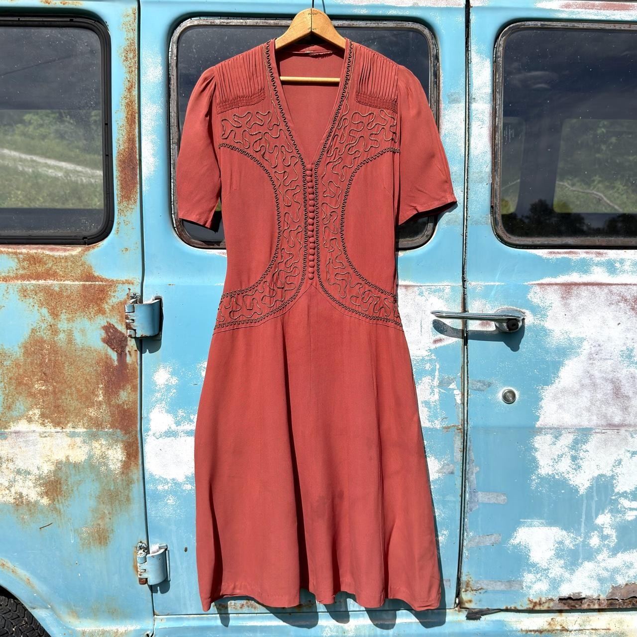 1930s terracotta red rayon crepe day dress w/ contrast squiggle soutache