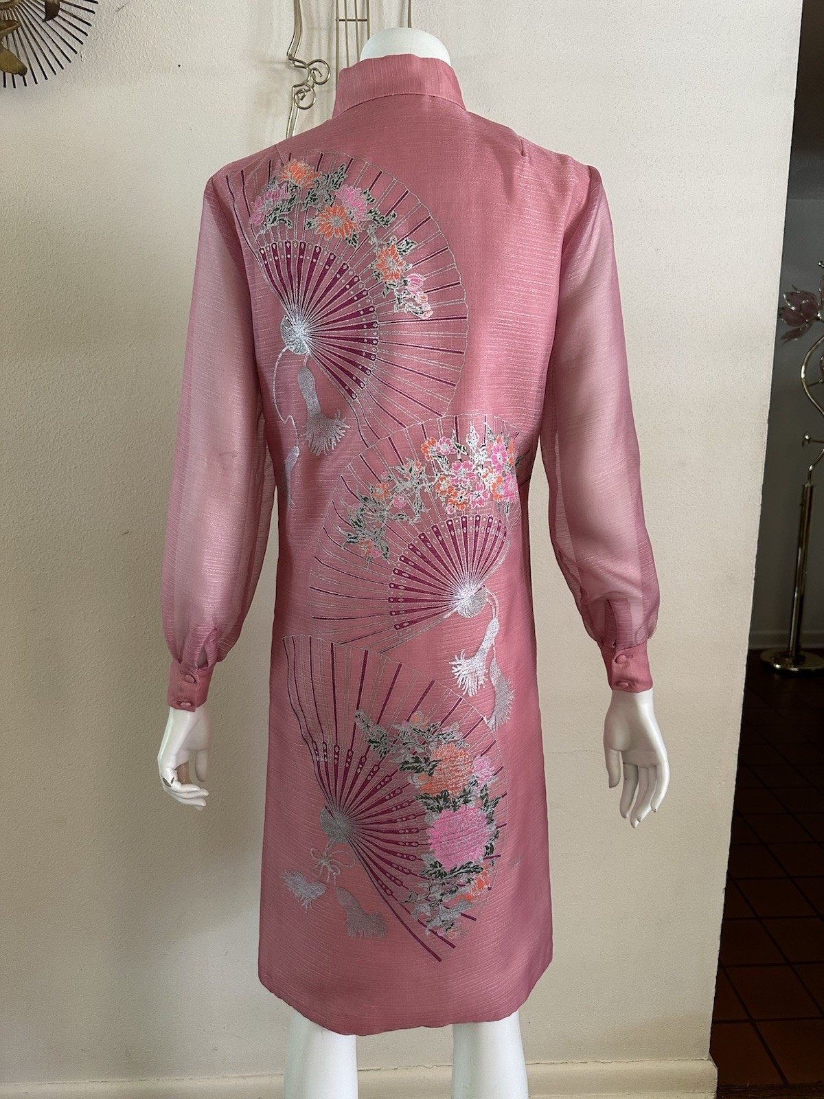 Vintage 60s 70s Alfred Shaheen Pink Fan Print Hostess Shift Dress Sheer Sleeve