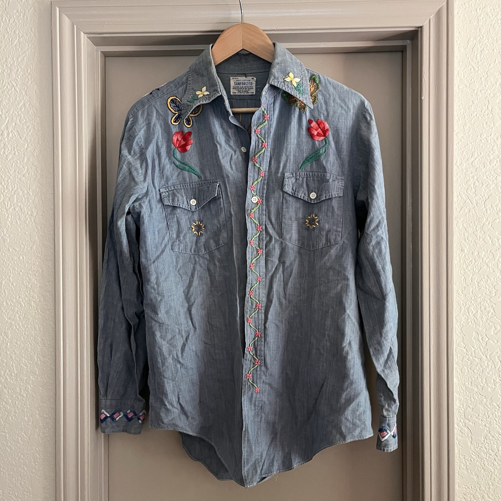 1970s Vintage Men M Hand Embroidered Chambray Denim Shirt 100% Cotton Sanforized
