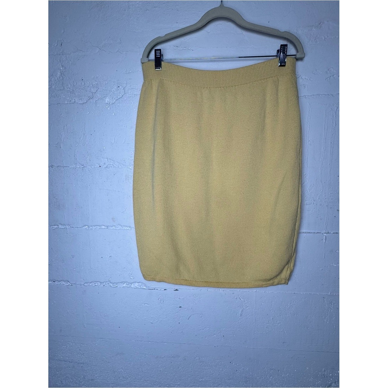 St. John Collection classic Sweater Skirt Size 6 Santana knit Light Yellow HTF