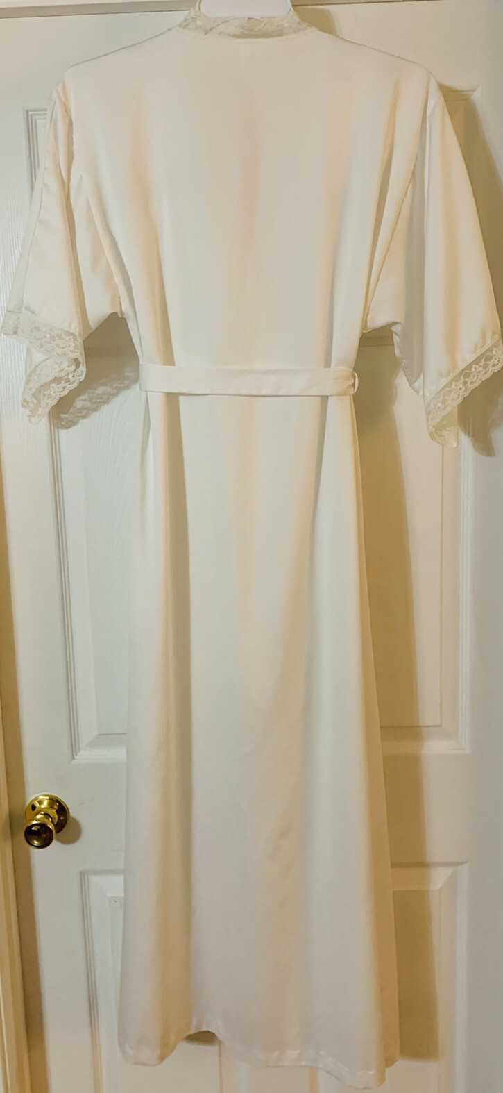 Vintage Juli of Slumbertogs White Self Tie Robe with Lace Pink Ribbon
