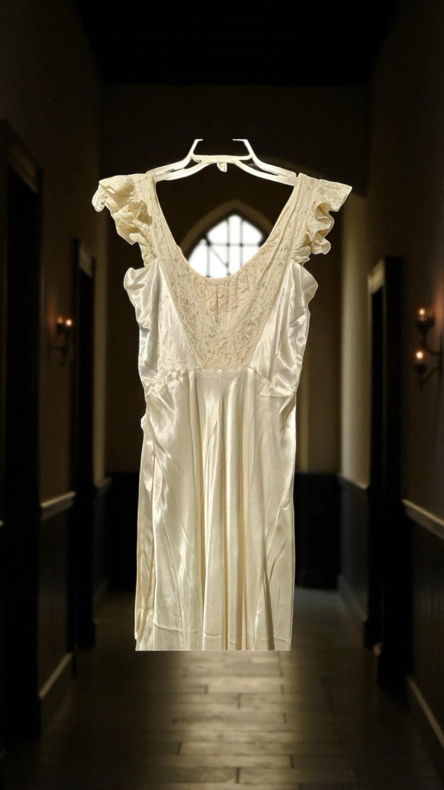 Amazing 1940’s Cream Colored Sexy Peignoir Robe Honeymoon Set Ruffles Lace