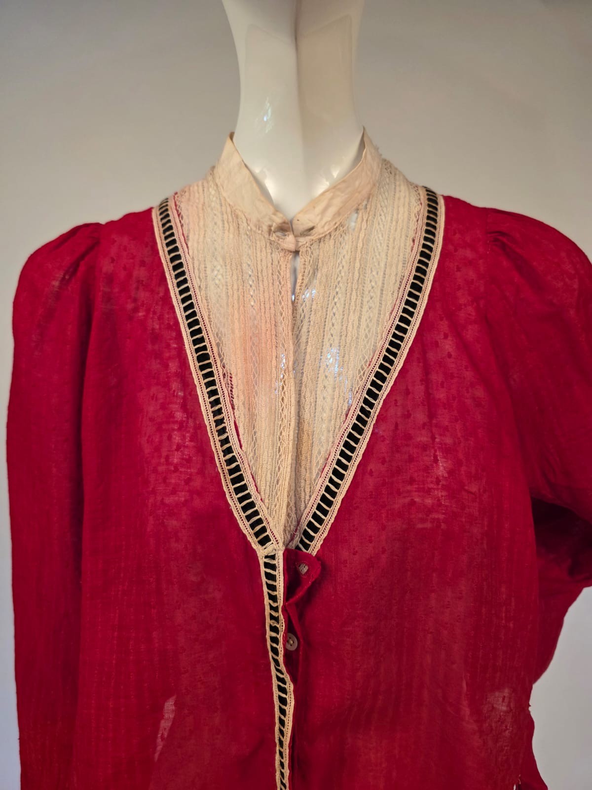 EDWARDIAN RED DOT MUSLIN BLOUSE W LACE YOKE FRONT + BAND COLLAR