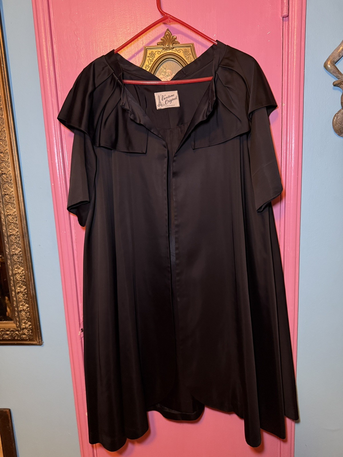 Deadstock Vintage 1950’s Vendom Original California Black satin w ruffle collar