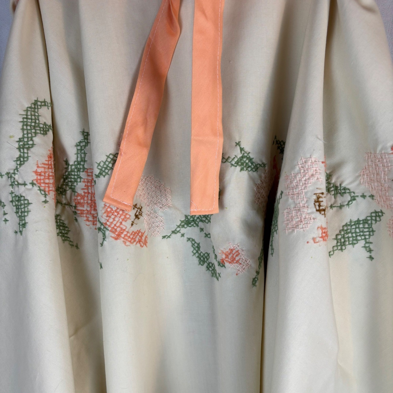 Vintage Handmade Cross Stitch Floral Wrap Full Skirt Cream Peach Embroidered