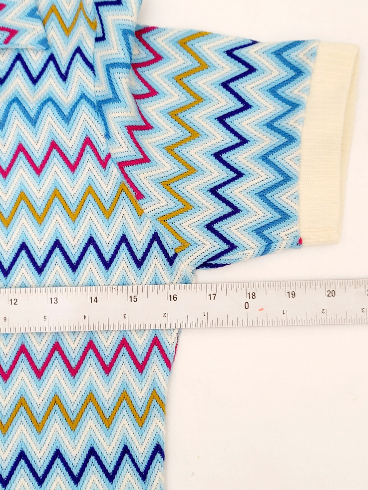 Vintage JANE COLBY Womans MEDIUM Chevron Celanese Fortrel TSHIRT Collar Hem TEE