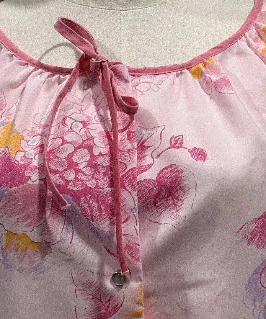 Artisitc Fantasy VTG Granny Core Short Sleeve Snap Button Nightgown Housecoat M