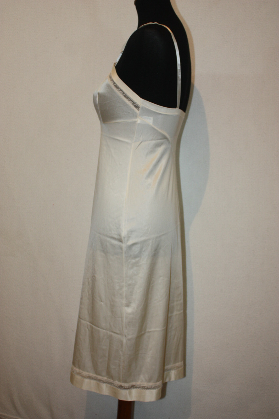 Vtg Lorraine Satiny Peach Slip Sz 32 Tall Lace Trim Adjustable Straps USA Made
