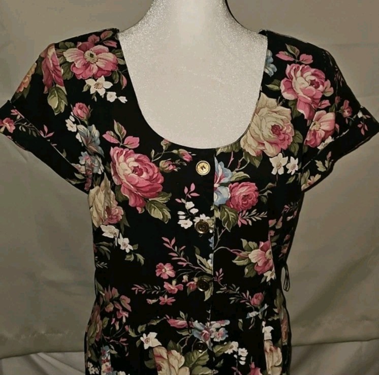 S.L. Petites Vintage Dress Women’s Small 12 Floral Pockets Button-down