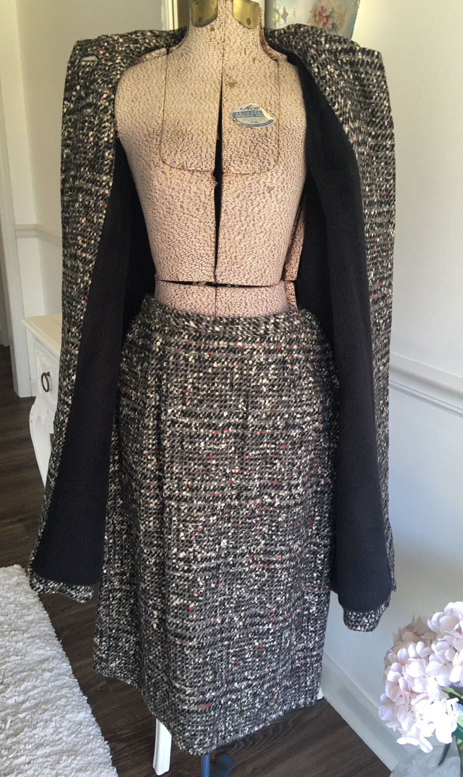 Vintage 1950s 60s Chunky BLACK & White Wool TWEED Coat and Skirt SET Plush LINED