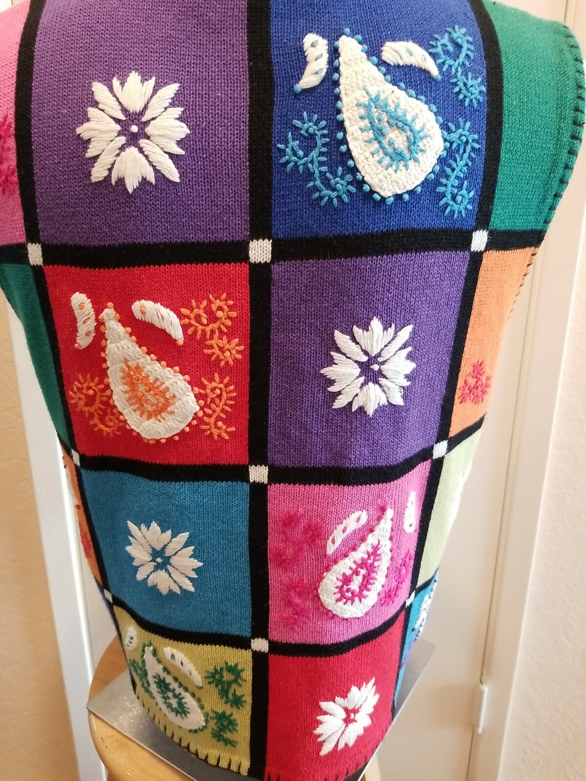 Belle Pointe Women’s Sz L Vintage Knit Sweater Vest Colorblock Embroidered