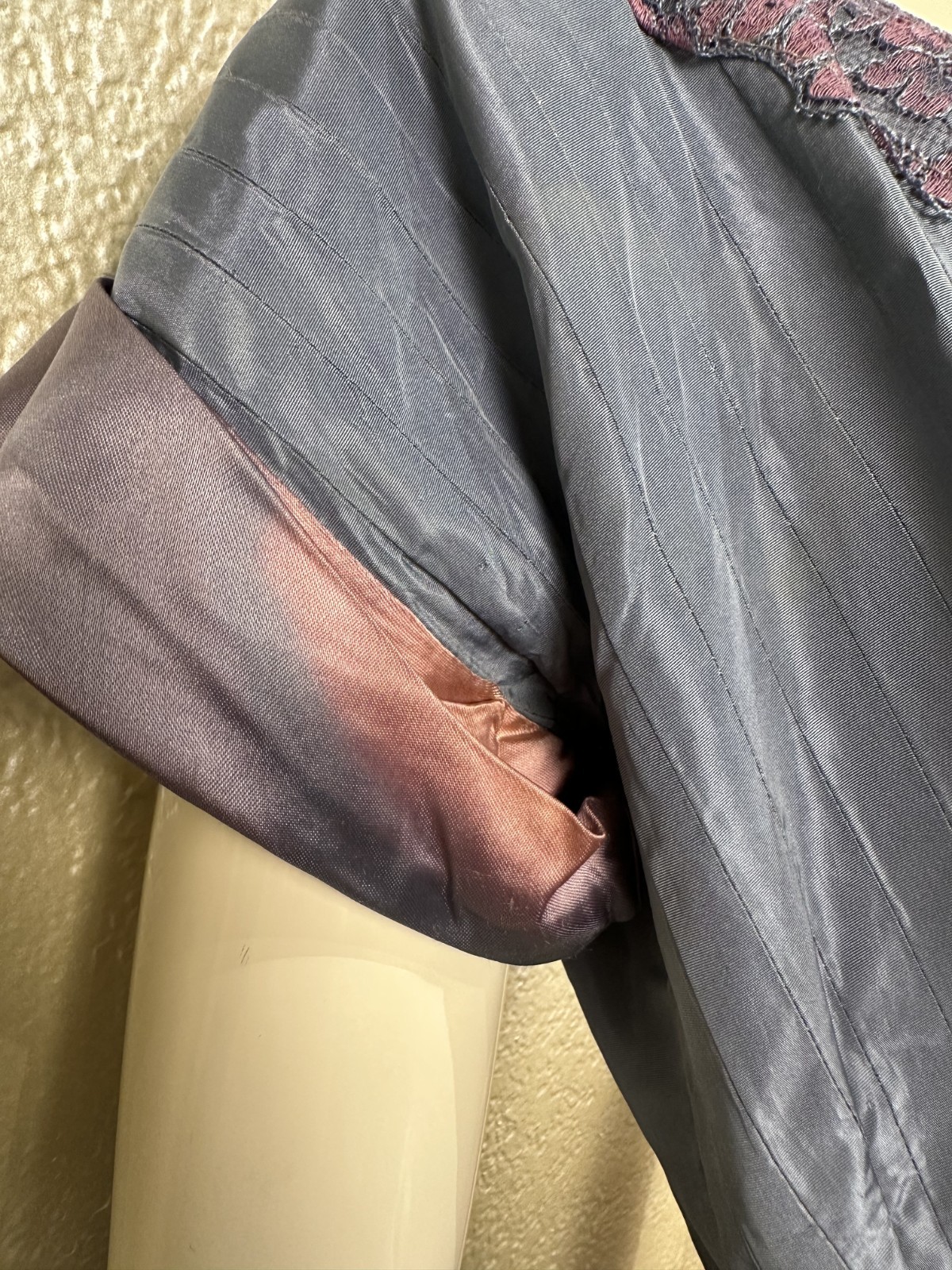 Vintage 1940’s Ladies Handmade Iridescent Purple Taffeta & Silk Dress Lace S