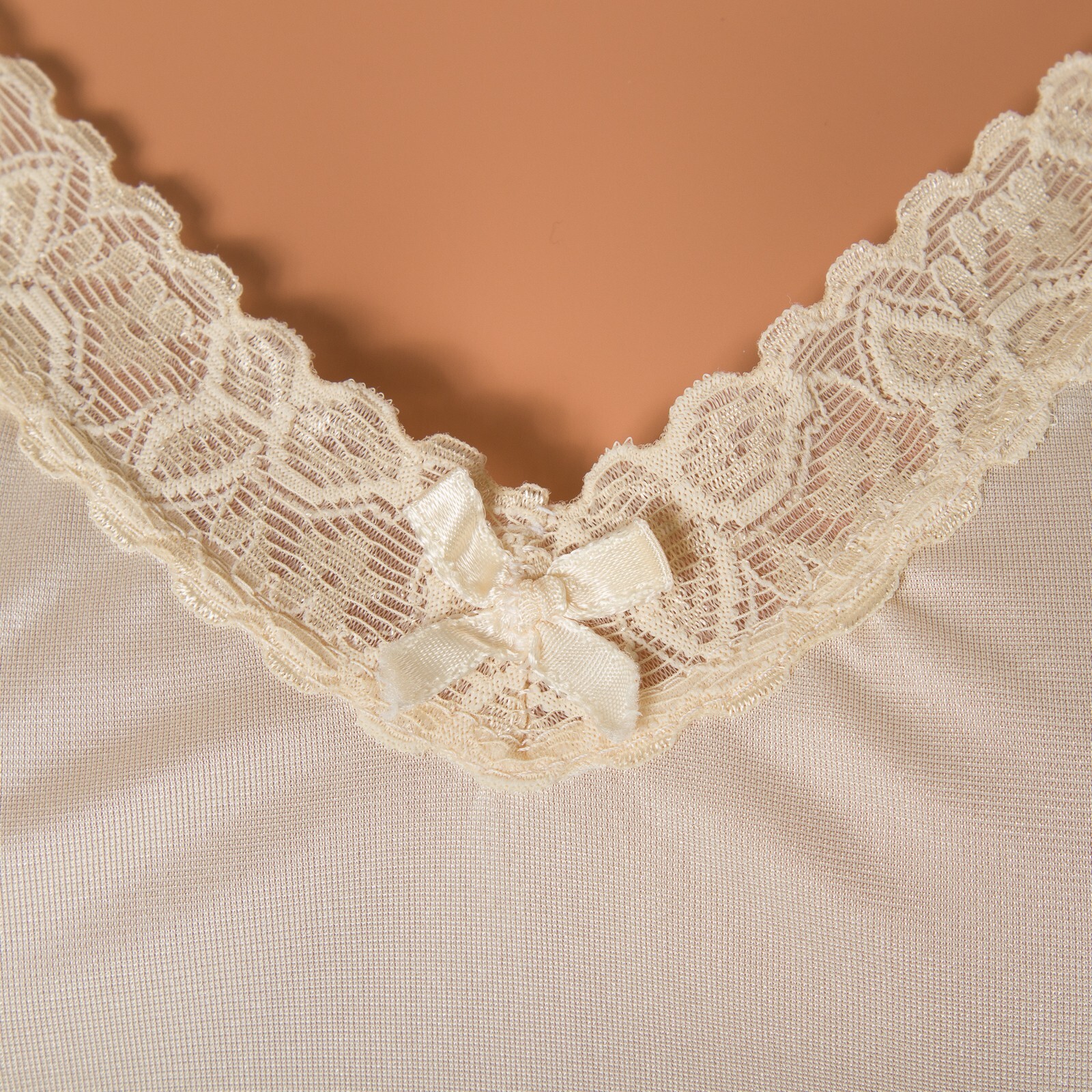 💖 BARI Vintage Size S Ivory Silky Nylon Cami Tank Top Elastic Lace Strap Trim