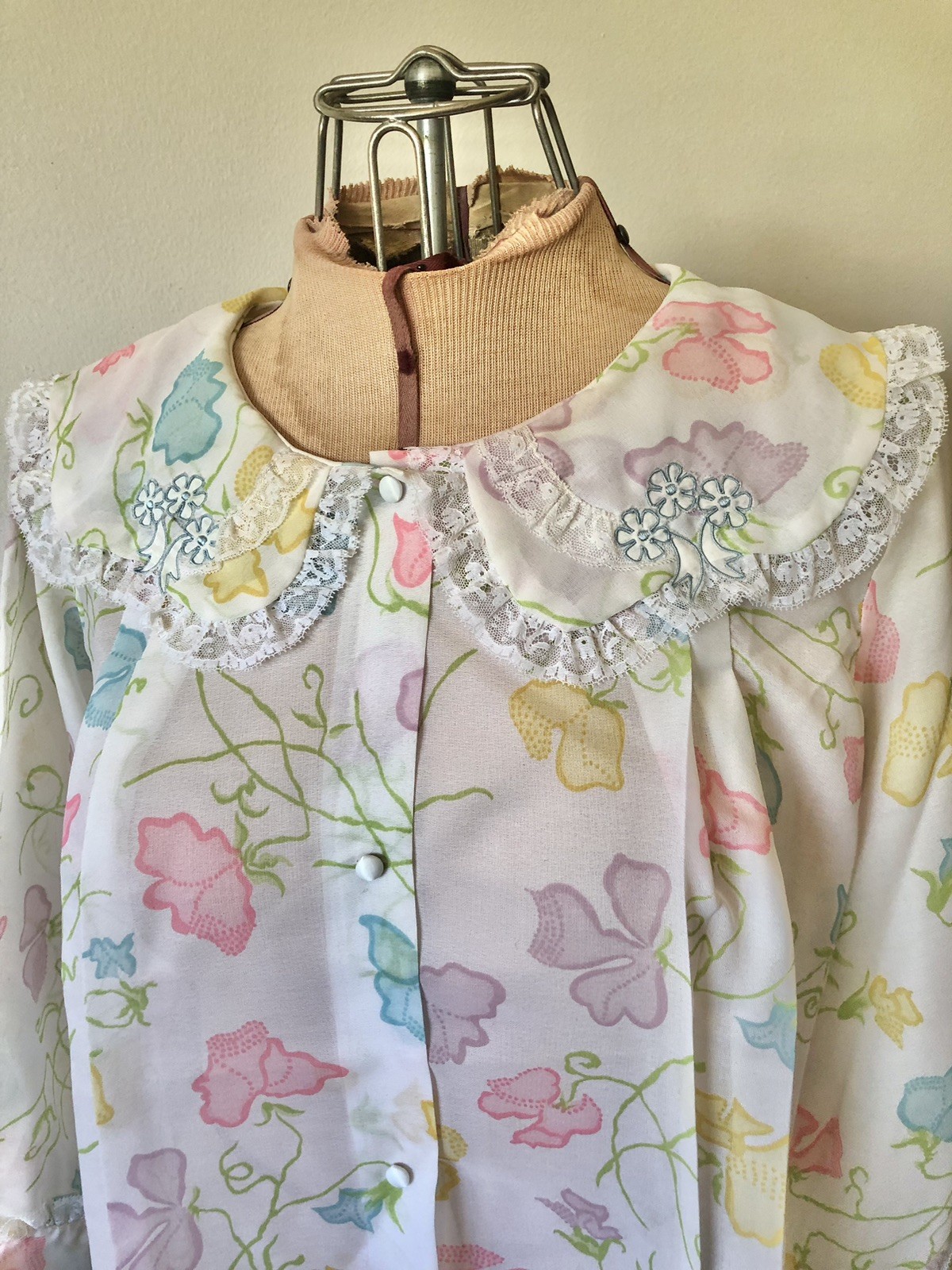 Vintage 60’s Vining Sweet Pea Floral Corhan Noumair Bed Jacket