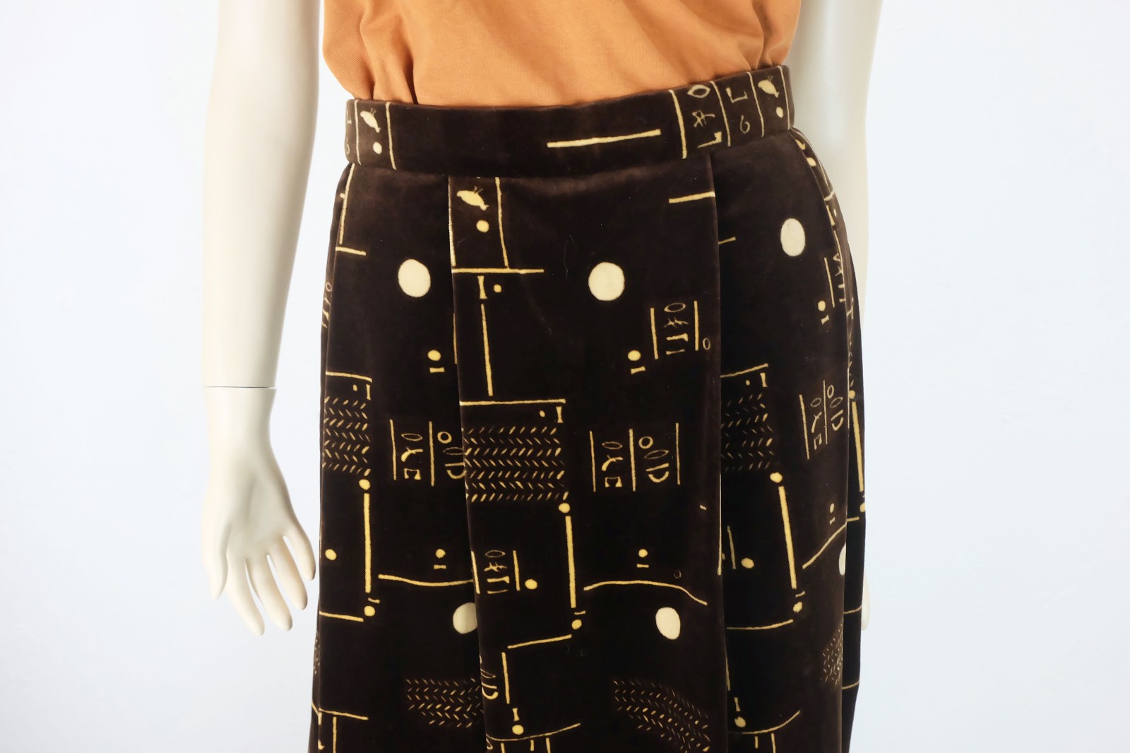 SKIRT velvet skirt with unusual Egyptian pattern 70s maxi skirt size S